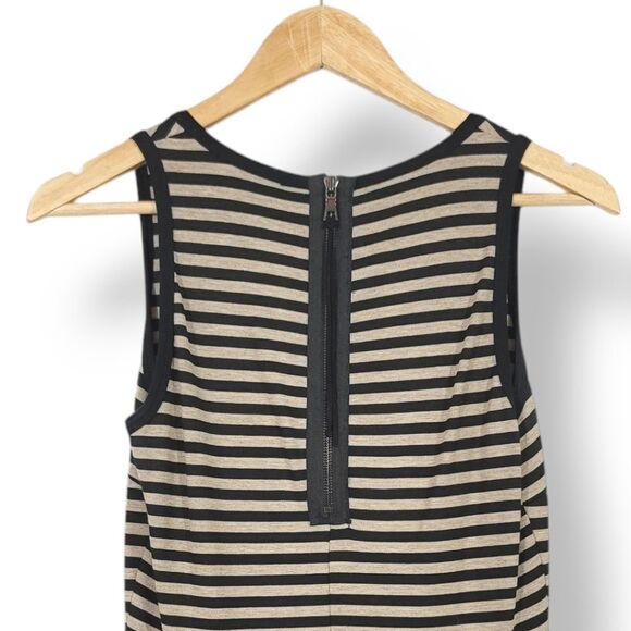 NEW Karen Kane Striped Handkerchief Peplum Hem Sleeveless Top Size Small - Picture 4 of 7